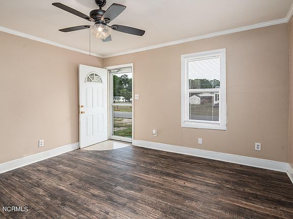4th image of 3807 Azalea Street
