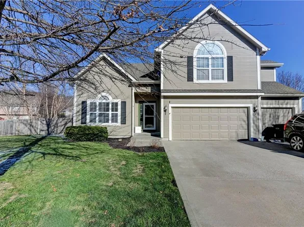 2611 S 25th St, Leavenworth, KS 66048