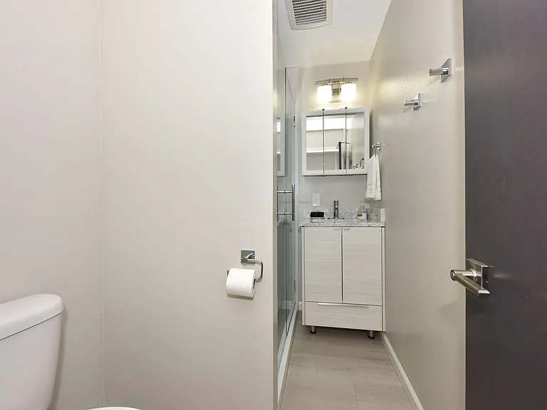 1538 W Liebau Rd — Photo 18