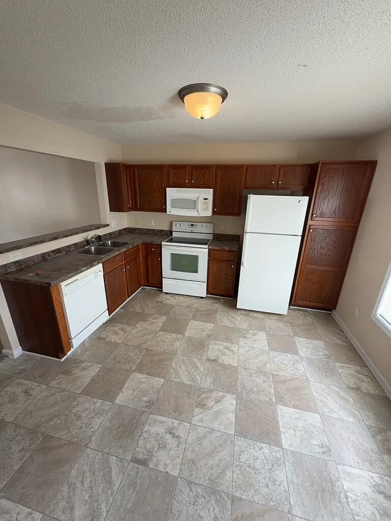 2 bed, 2.5 bath, 928 sqft, $975 — Photo 4