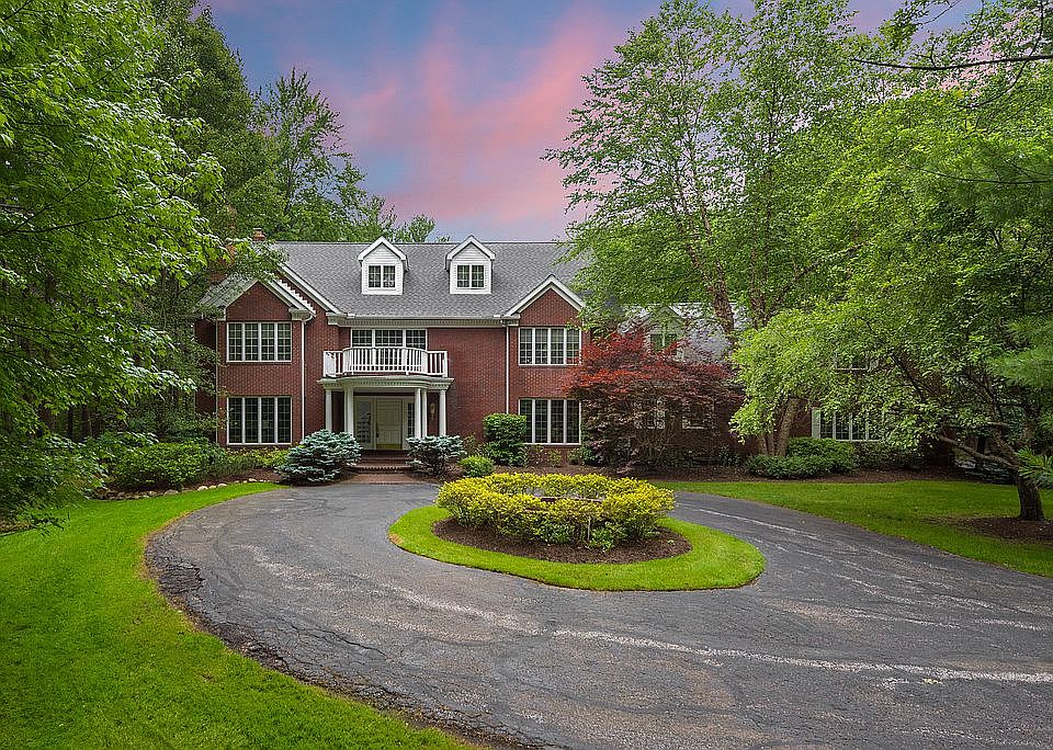 1st image of 200 Basswood Ln