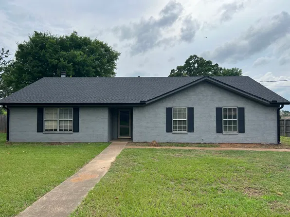 305 Patty Ct, Longview, TX 75605