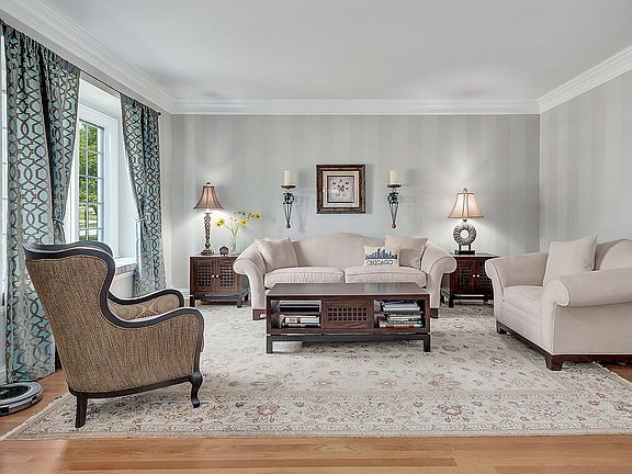 3rd image of 521 S Oak Ave