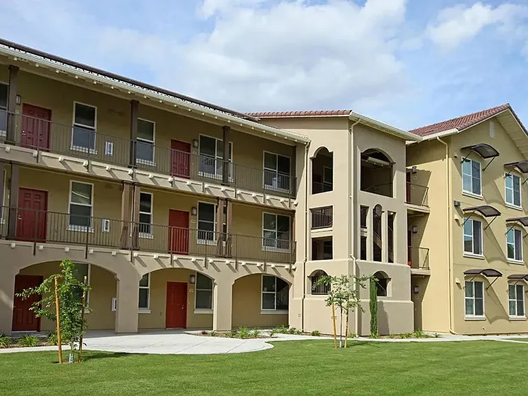 Parc Grove Commons — Photo 9
