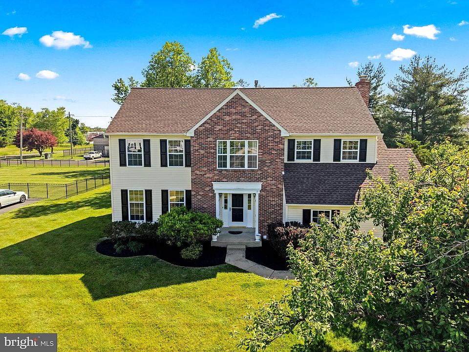 1st image of 703 Gregory Dr