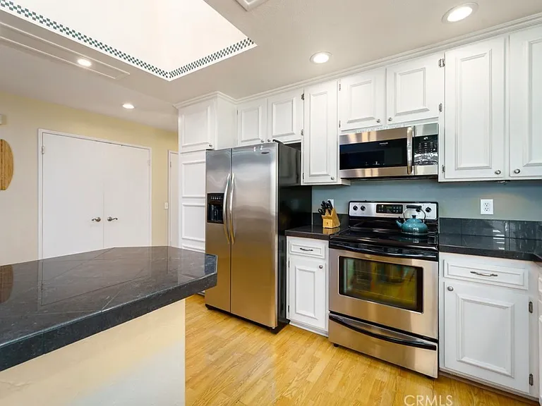 18011 Shoreview Cir — Photo 2