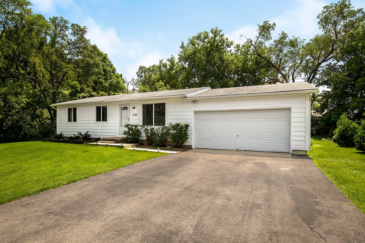 34W979 Stanton Dr photo 1
