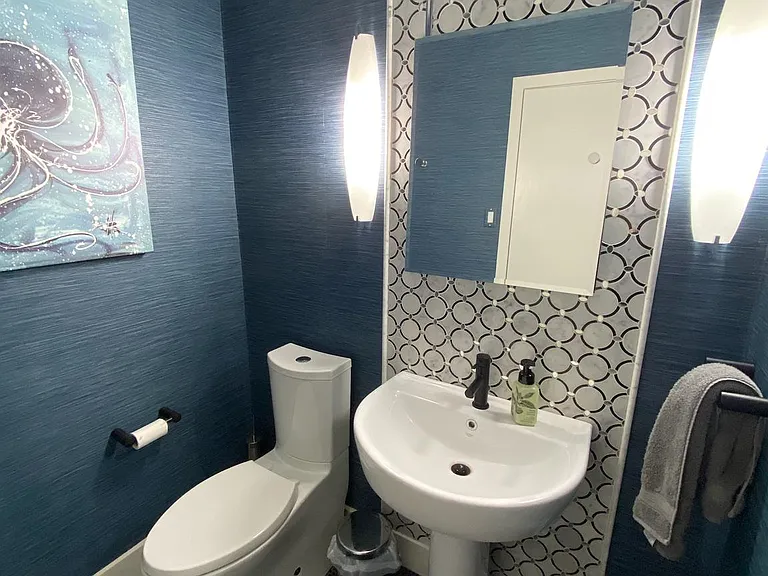 805 Rosehill Dr — Photo 4