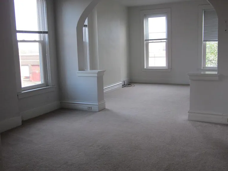 1053 S Vandeventer Ave — Photo 1
