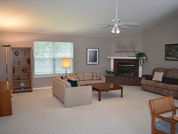 3rd image of 105 Wood Duck Dr