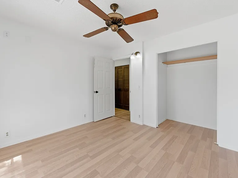 319 N Magnolia St — Photo 14