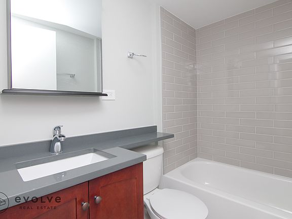 5th image of 445 W Wellington Ave APT 3D