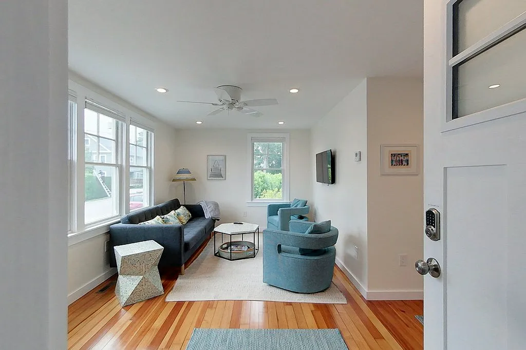 1 bed, 850 sqft, $2,000 — Photo 2