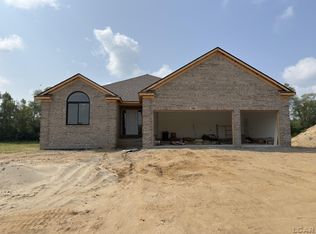 3586 Serra Dr, Tecumseh, MI 49286