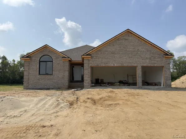 3586 Serra Dr, Tecumseh, MI 49286
