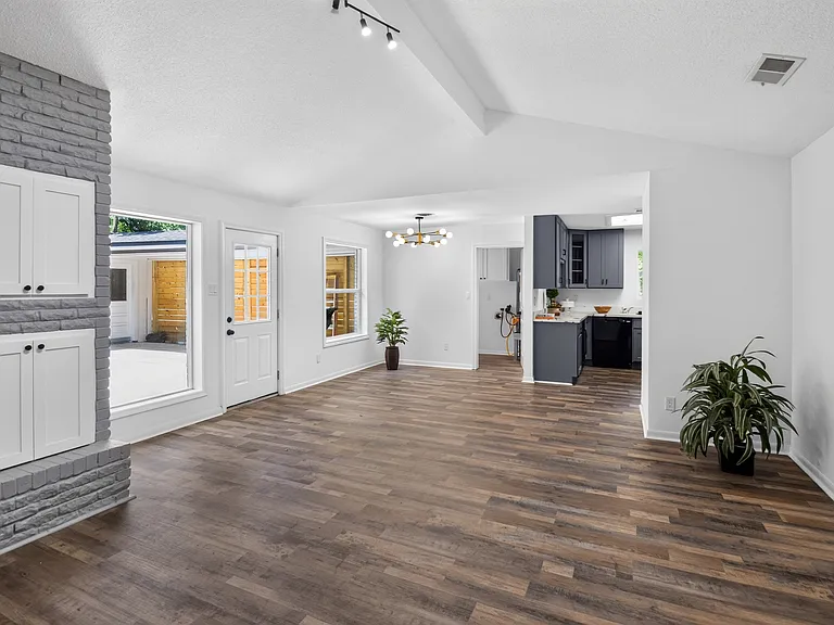 5675 Sylmar Rd — Photo 10