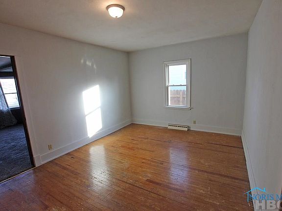 2nd image of 820 N Main St