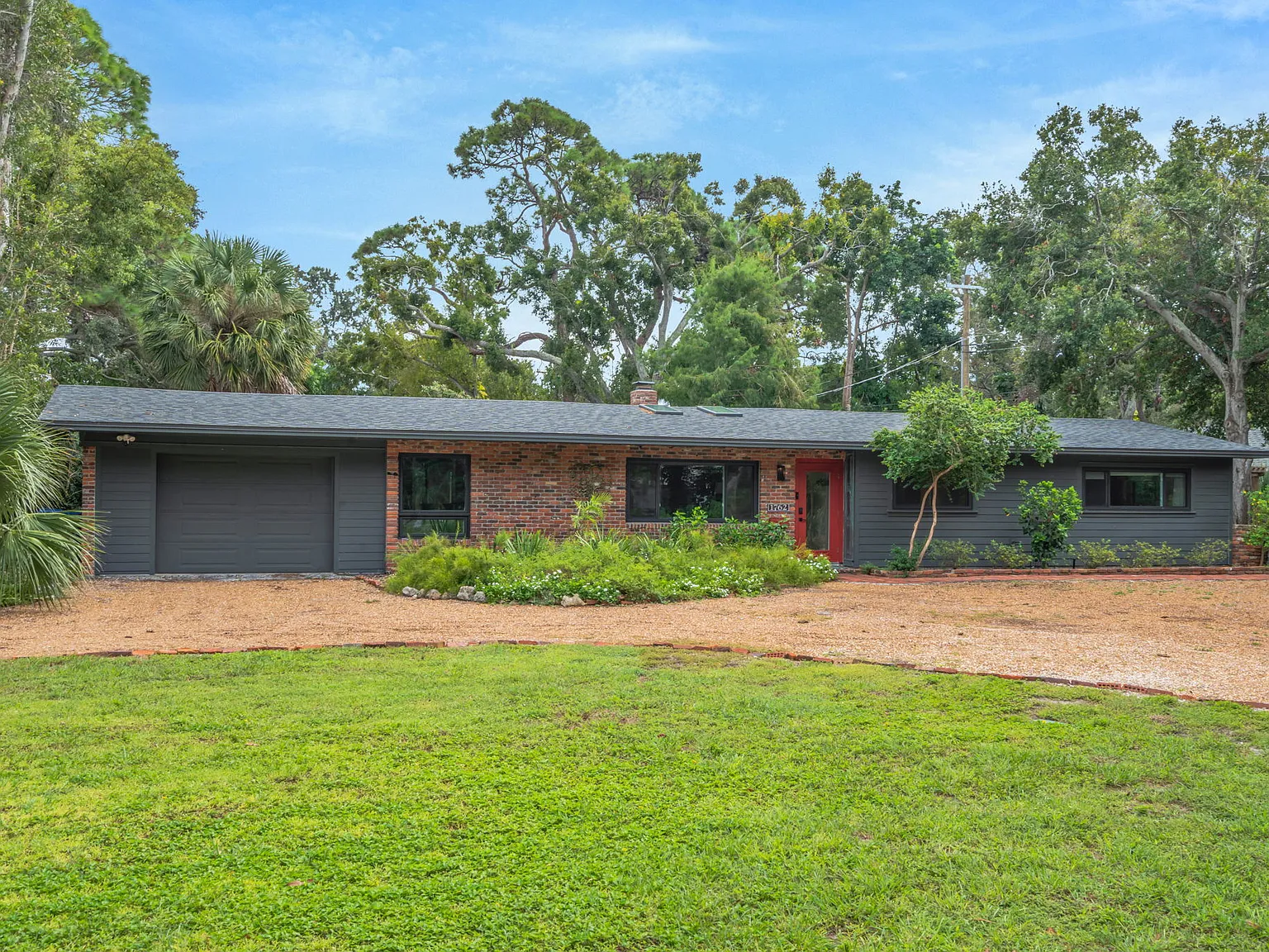 3 bed, 2.5 bath, 2400 sqft, $3,600 — Photo 1