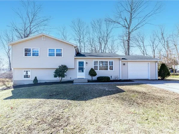 5 Holly Dr, Westerly, RI 02891