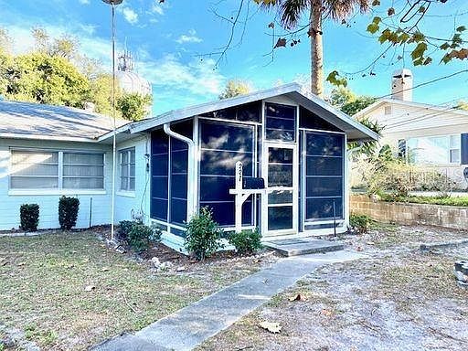 1st image of 221 E 11th Ave