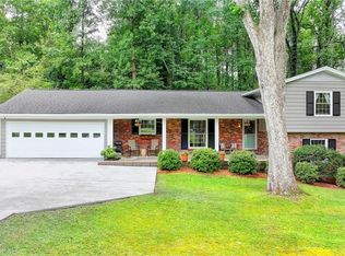 595 Glenforest Rd, Sandy Springs, GA 30328