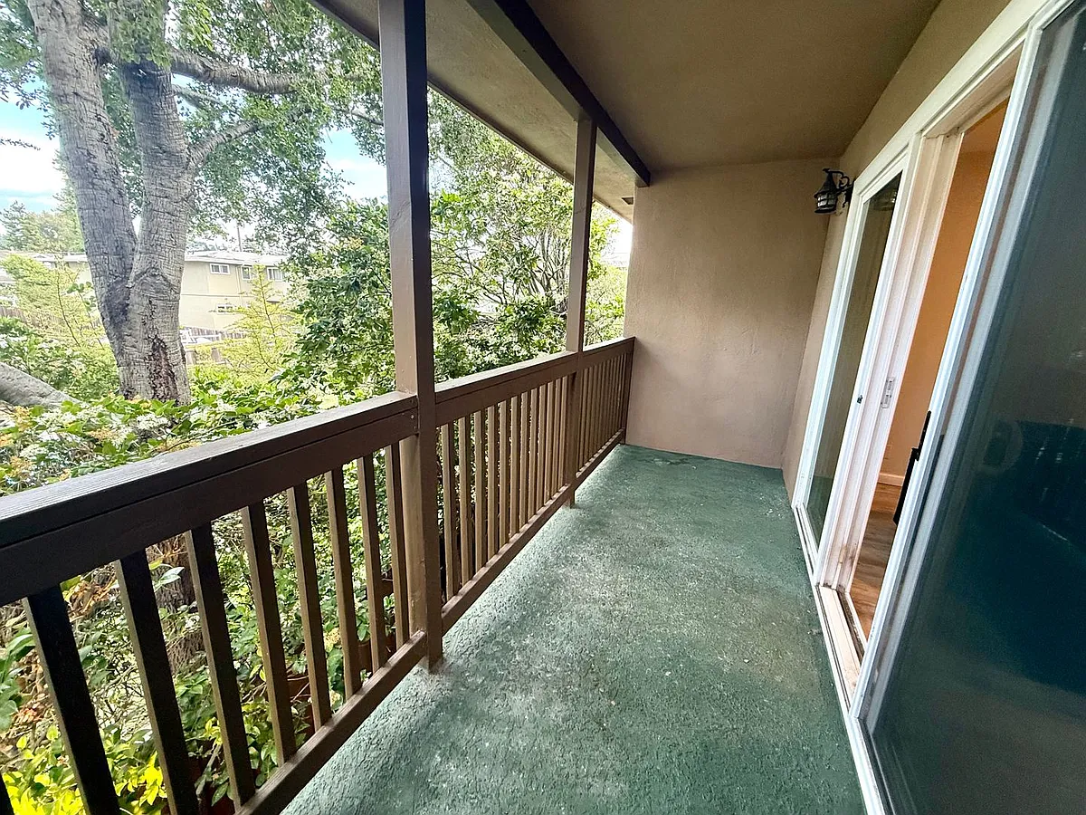 Building Photo - 2660 Flores St