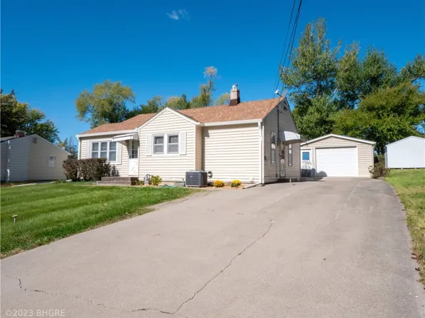 204 N 15th Ave W, Newton, IA 50208