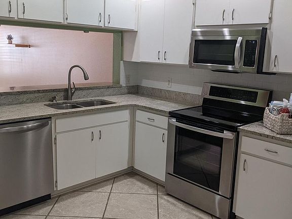 4th image of 8626 Hunters Key Cir