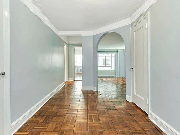 4th image of 25 Central Park W APT 11G
