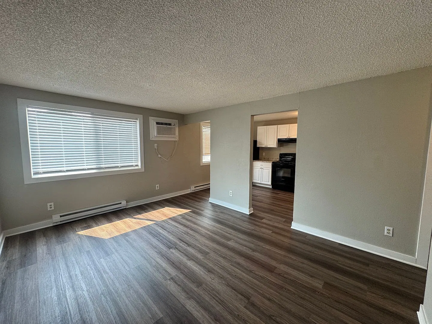 Cozy 2bd/1ba North West Apartment | On-Site Laundry | Pet Friendly | Off-Street Parking | Avail U... — Photo 2