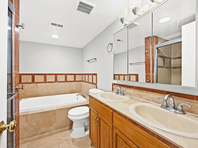 1040 S Garfield Ave — Photo 18