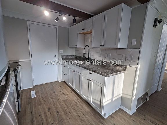 4th image of 1584 Southfield Dr S