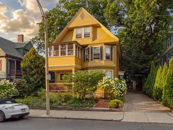 6 Menlo St, Brighton, MA 02135