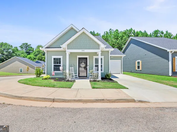 101 Lenox Cir, Lagrange, GA 30241