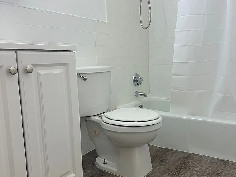 1093 Main St Apartments — Photo 5