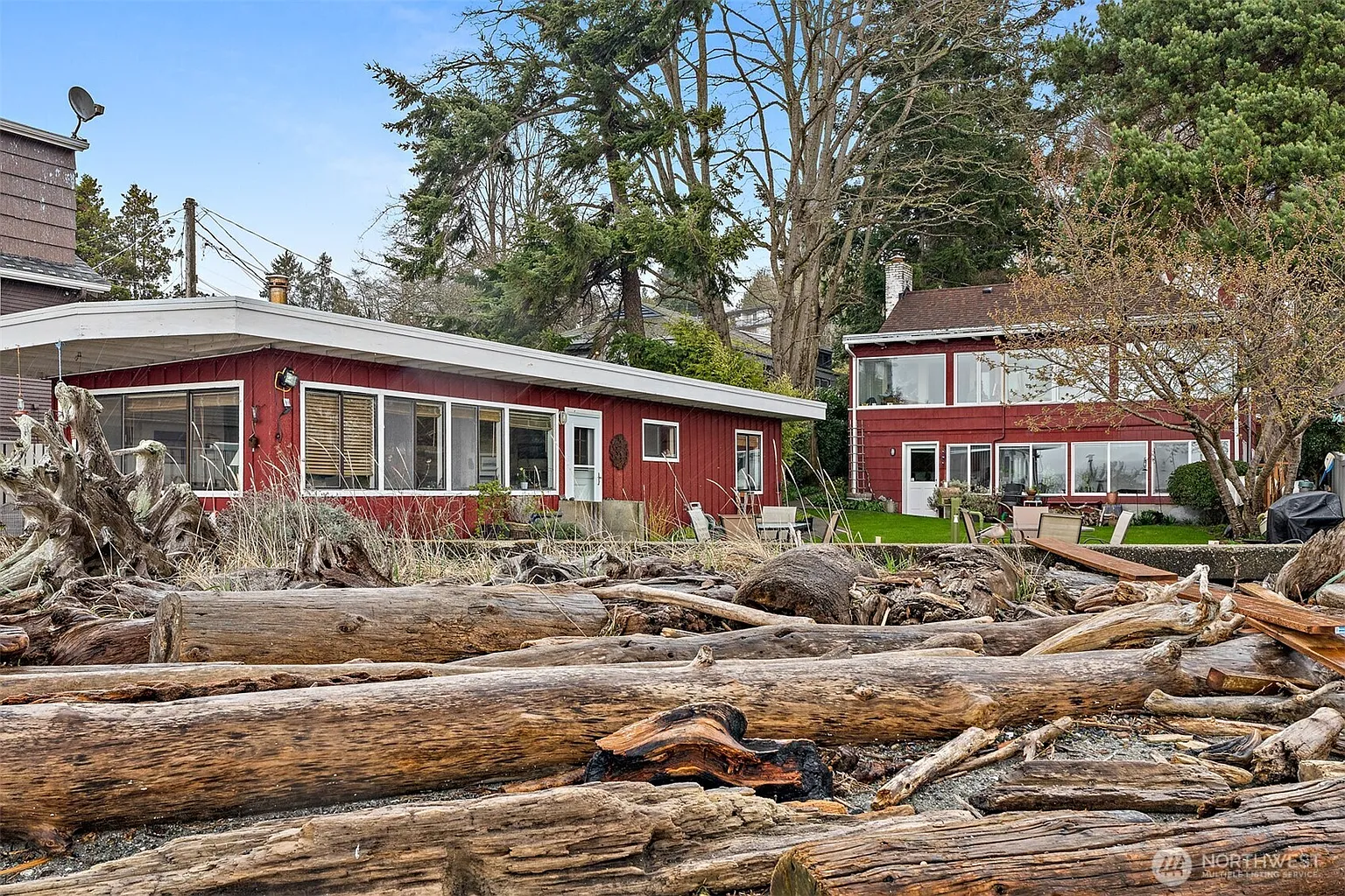 7043 Beach Drive SW photo 1