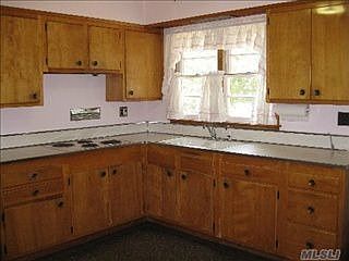 5th image of 70 Elsmere Ave