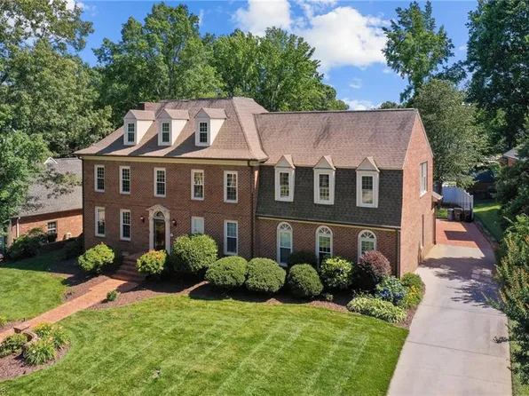 418 Meadowood Dr, Burlington, NC 27215