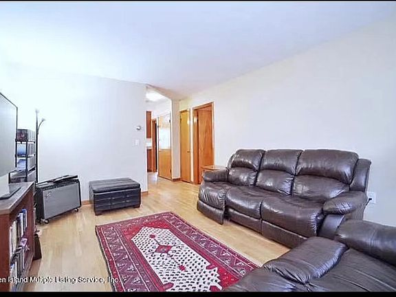 5th image of 532 W Caswell Ave Floor 2