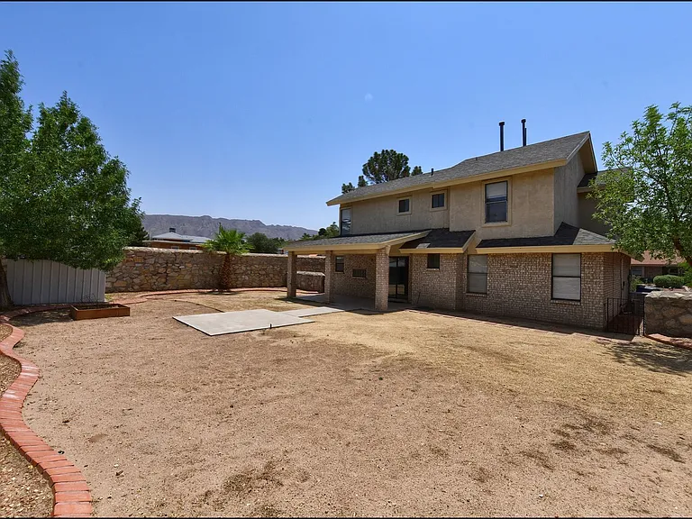 695 Bluff Canyon Cir — Photo 42