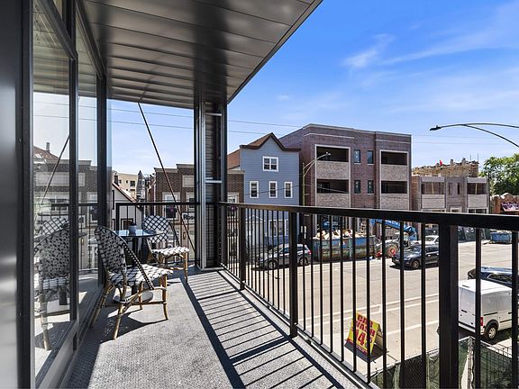 5th image of 3140 N Clybourn Ave #302