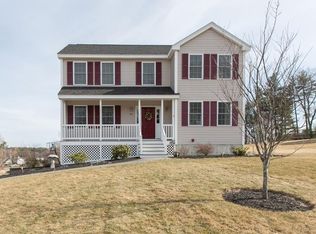101 Hearthstone Ln, Dracut, MA 01826