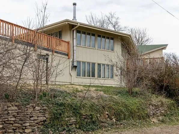 9537 Lakeshore Dr, Manhattan, KS 66503