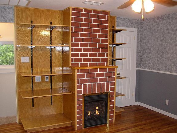 a. Ent. Center / Fireplace