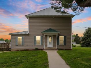 221 N Wine St, Earlville, IA 52041