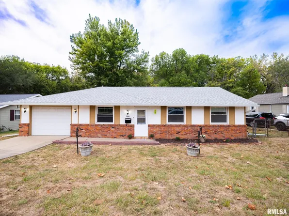 200 Frontenac Rd, Marquette Heights, IL 61554