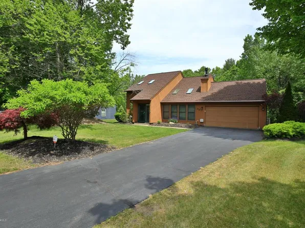 43 Meadow Rue Pl, Malta, NY 12020