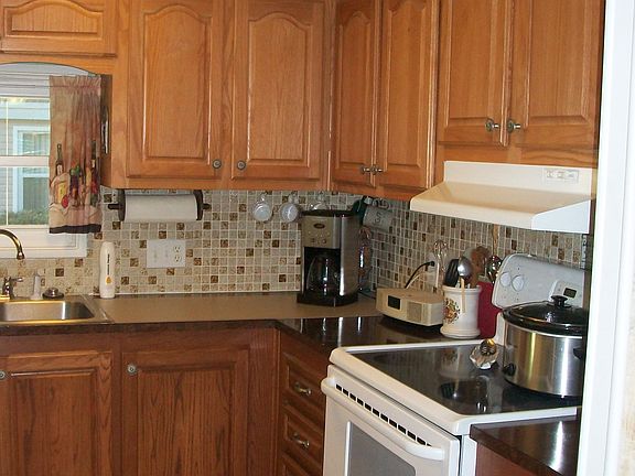 3rd image of 115 Jacaranda Dr