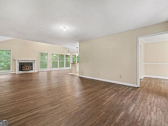 4th image of 6160 Picketts Rdg NW