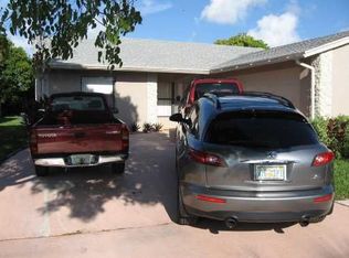 5666 Lincoln Cir E, Lake Worth, FL 33463